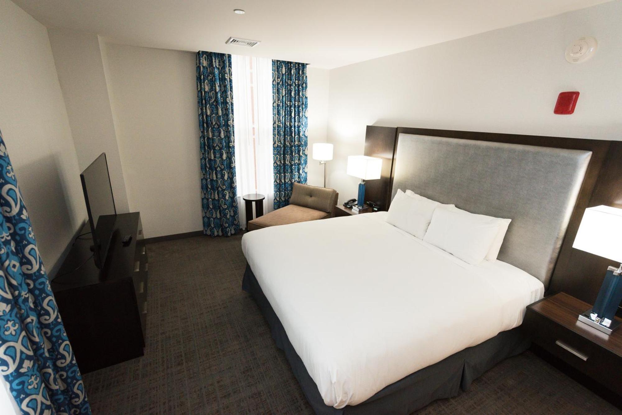Hilton & Conference Center Hotel 3*