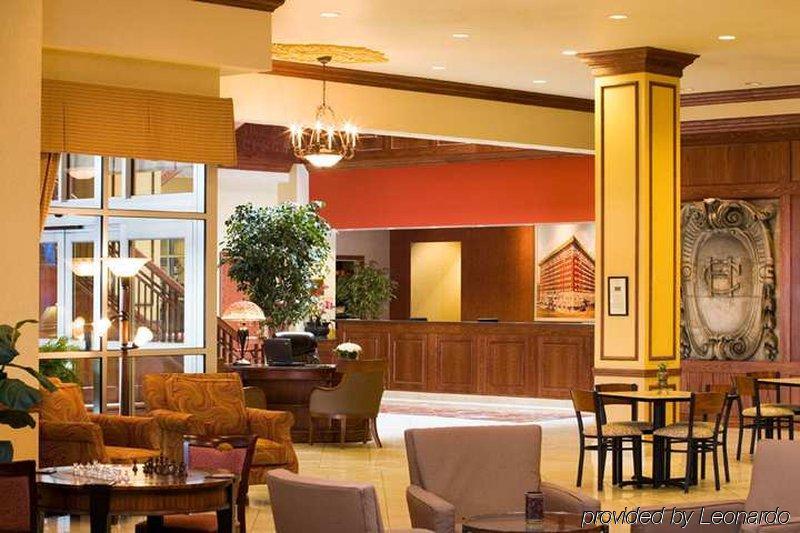 Hilton & Conference Center 3*