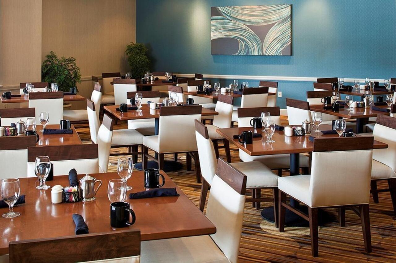 Hilton & Conference Center 3*